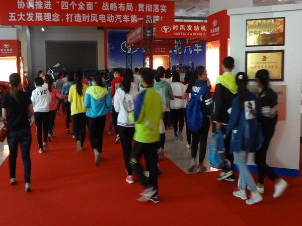 县实验小学部分小学生来williamhill官网科技展厅开展科普日活动